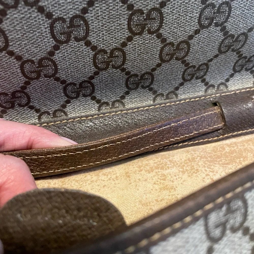 Gucci vintage shoulder bag, strap is removable can use as a clutch. - Picture 4 of 7